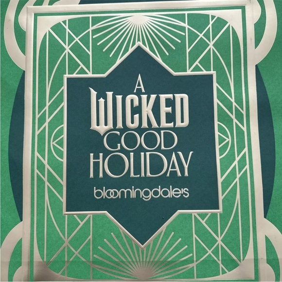 ❤️ 🆕 WICKED GOOD HOLIDAY Empty Paper Gift bag NEW Bloomingdale’s 2024 - Picture 11 of 12
